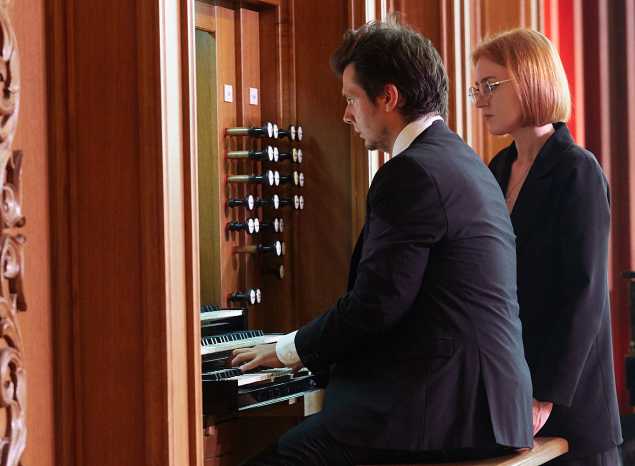 В филармонии вновь выступил московский органист Андрей Шейко